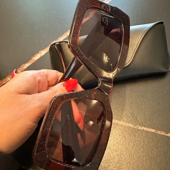 DIFF Eyewear Dani Sunglasses - CHESTNUT - Picture 9 of 12